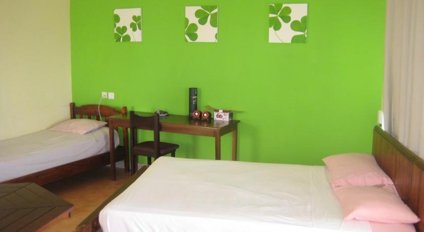 Le Cactus Guesthouse 特里罗杰 外观 照片