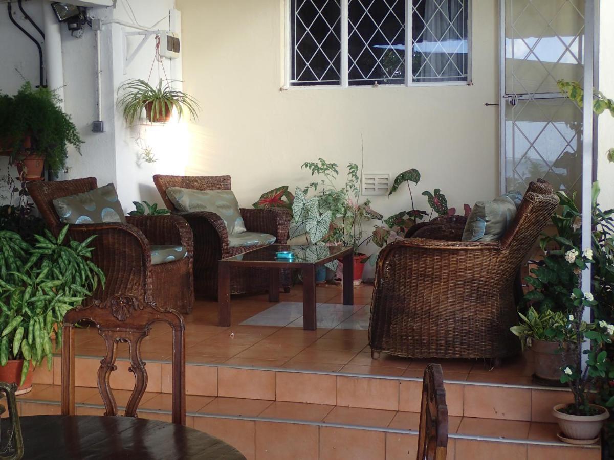 Le Cactus Guesthouse 特里罗杰 外观 照片