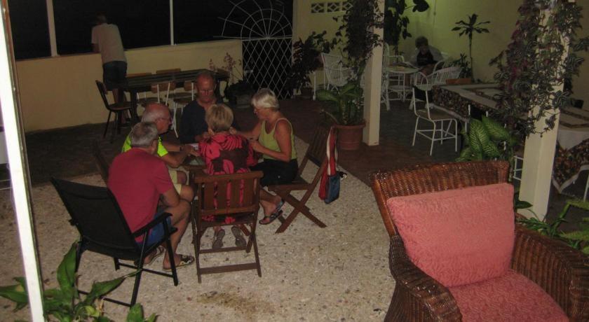 Le Cactus Guesthouse 特里罗杰 外观 照片
