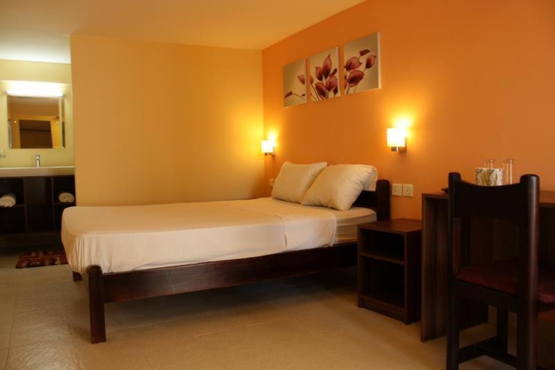 Le Cactus Guesthouse 特里罗杰 外观 照片